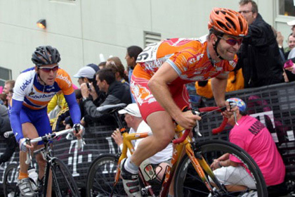 Portland injury lawyer Mike Colbach is proud to support pro bicyclist Evan Elken who races for team Jittery Joe's, pictured in one of his exciting sprints for the finish.